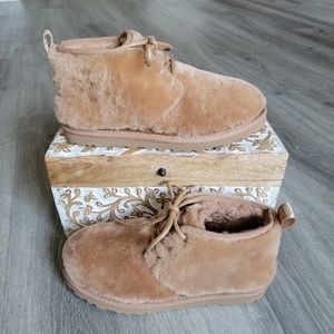 UGG Women's Chestnut Sheepskin Lace-Up Winter Boots